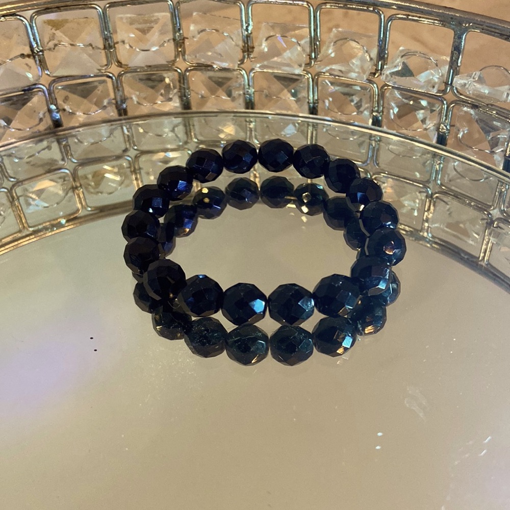 BLACK ONYX BEAD STRETCH BRACELET.